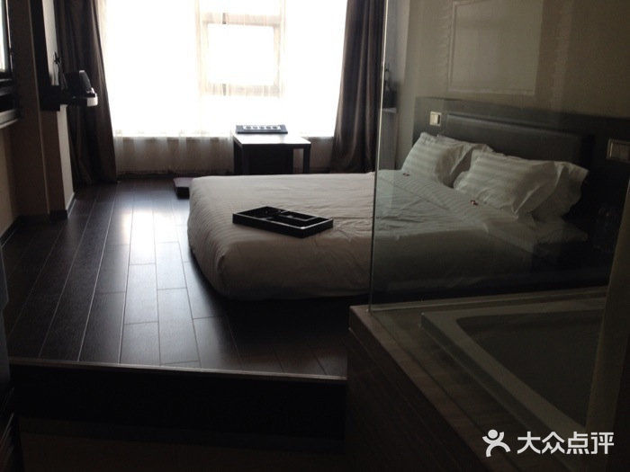大连火车站中山广场桔子水晶酒店iphone_upload_pic图片