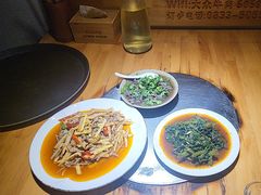 -大众跷脚牛肉馆·非遗传承单位(峨眉山店)