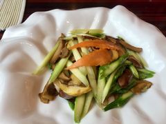 芦笋炒牛肝菌-民族饭店-四季餐厅