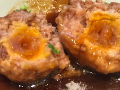 鸭蛋黄狮子头-梅飞酒家(桑园路店)