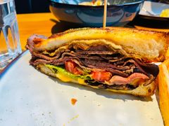 烤牛肉三明治配沙拉-The Diner X餐厅(青岛万象城店)