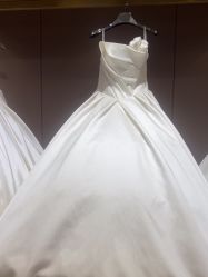 点击看大图 -艾拉·女王婚纱礼服馆