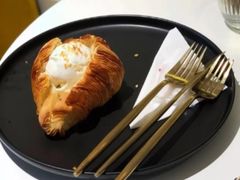 牛角包冰淇淋-不正咖啡(万达尊店)