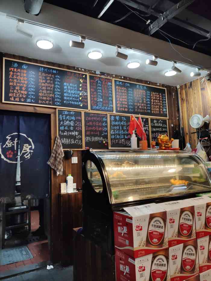 何太太馄饨面铺-"这家店真的是非常非常无意中发现的,看人那.