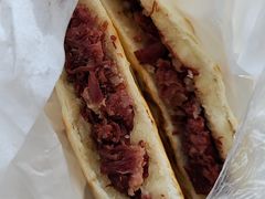 腊牛肉夹馍-杨天玉腊牛羊肉店