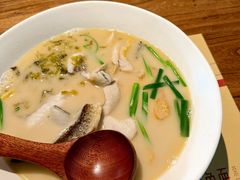 -荣家黄鱼面(南京西路店)