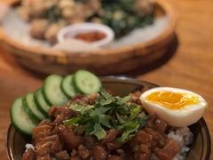 温泉蛋卤肉饭-Let's Taipei 非常烘焙(太古里店)