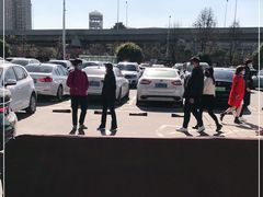 -奥特莱斯停车场