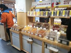 面包甜点陈列柜-粒上皇(淮河路步行街店)