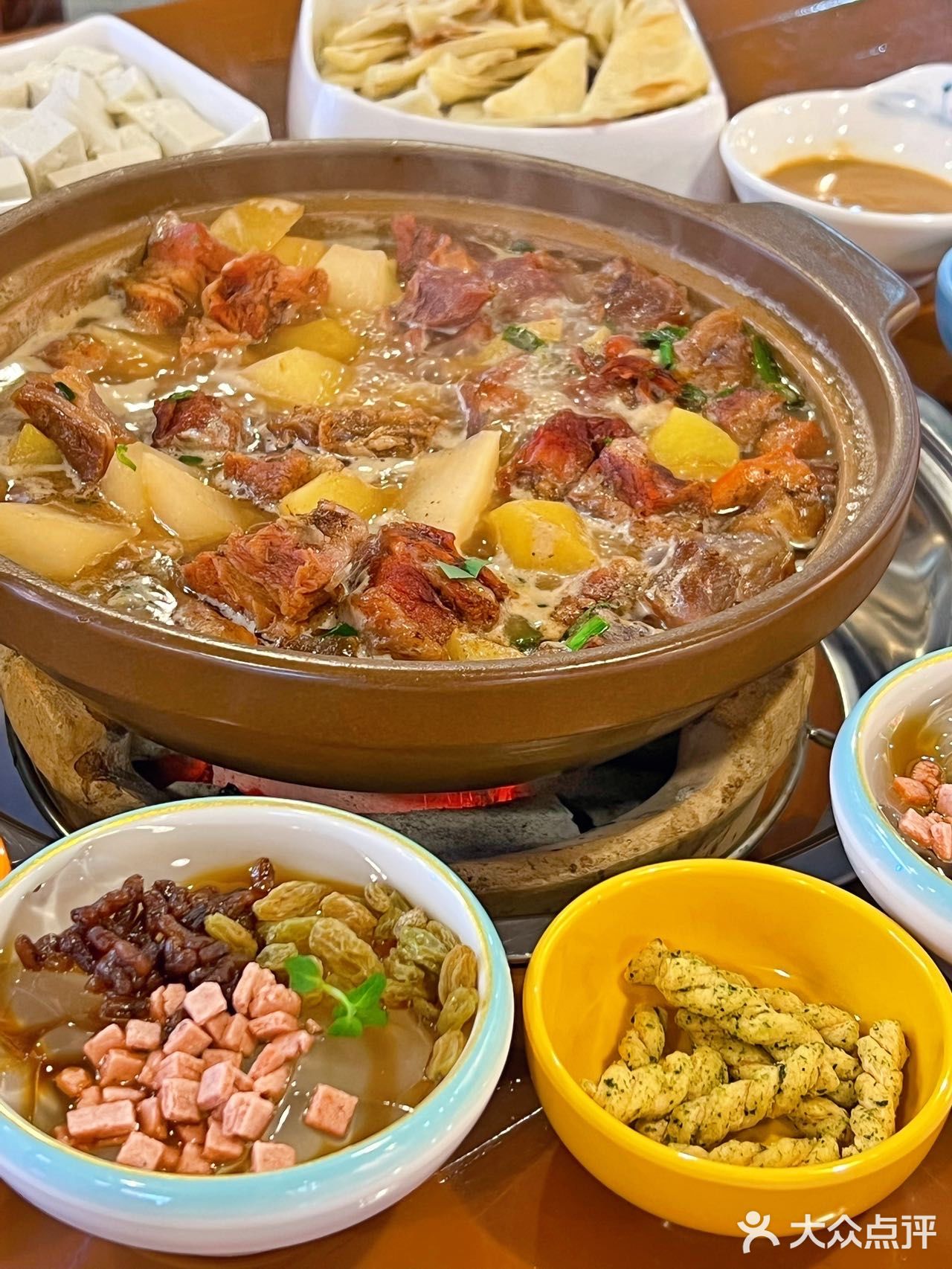 近期想推荐的卖肉店，炭火牛腩煲真的好吃![强]