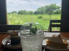 -Chom Cafe and Restaurant