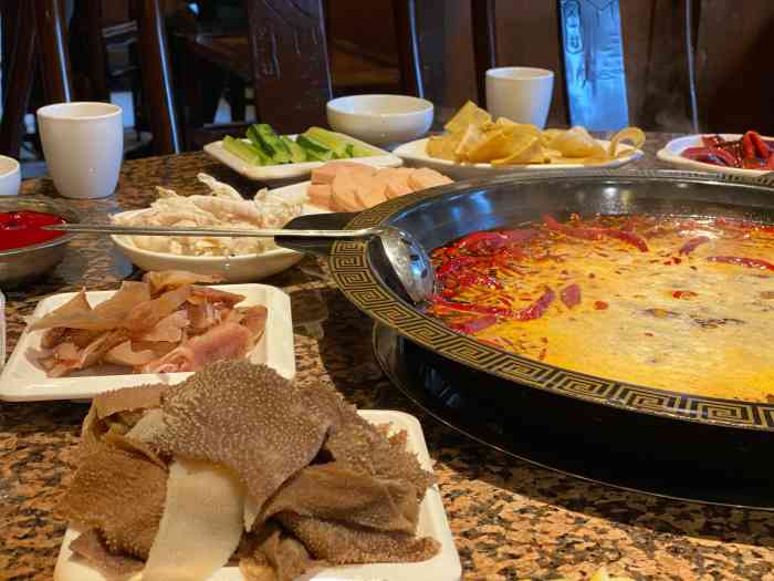 又一村老火锅(烈士墓店)-"又一村老火锅,在烈士墓和童家桥中间,也就.