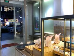 面包甜点陈列柜-顶东面包花园·生日蛋糕(世博店)