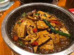 -有红鸡毛店·川菜(建设路店)