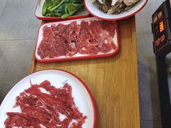 -毛辣果·贵州红酸汤牛肉火锅(西单店)