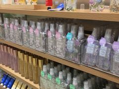 -名创优品(广东东莞东城万达2店)