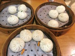 鲜虾韭菜三鲜包-草包包子铺(宽厚里店)