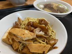 -松树干拌面店