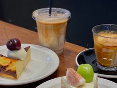 无花果奶油蛋糕-black rainbow coffee