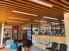 -易学羽毛球培训中心(铜川路店)
