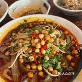 这家串串店的米凉粉还不错～