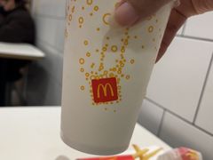 -麦当劳(上海虹桥站30B检票口楼上)
