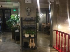 门面-HIGH FIVE哈福手工汉堡(桂林路店)