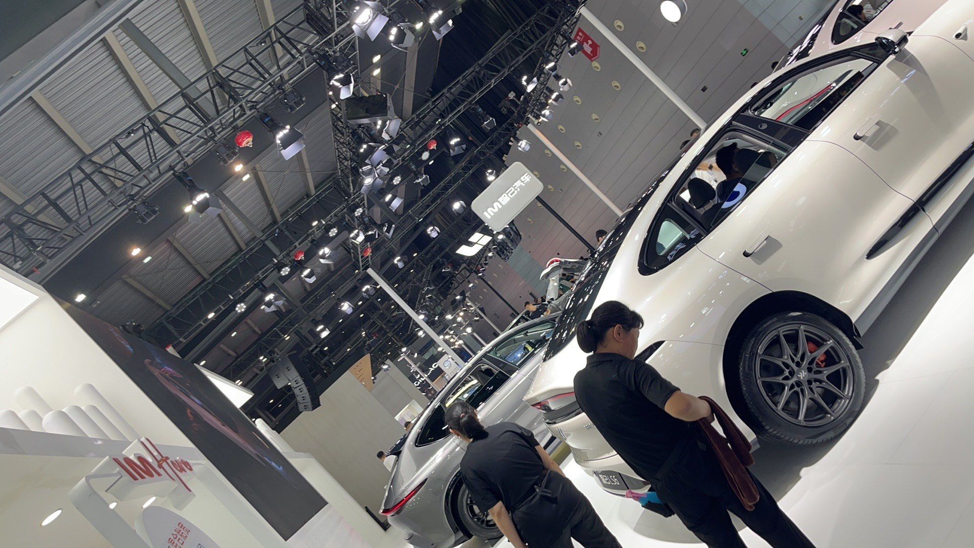 无锡太湖车展
昨天是车展的第一天 今天去的 在微信公众号上搜索