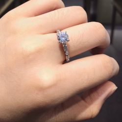 -威德钻石-克拉钻大本营(南京东路店)