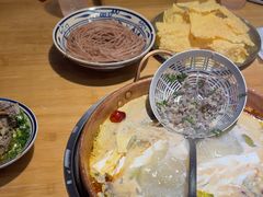 -洱火云南酸菜牛肉火锅(石景山当代商城店)