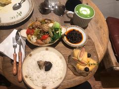 蘑菇紅燴肉丸飯-懒鱼时光馆(沙坪坝店)