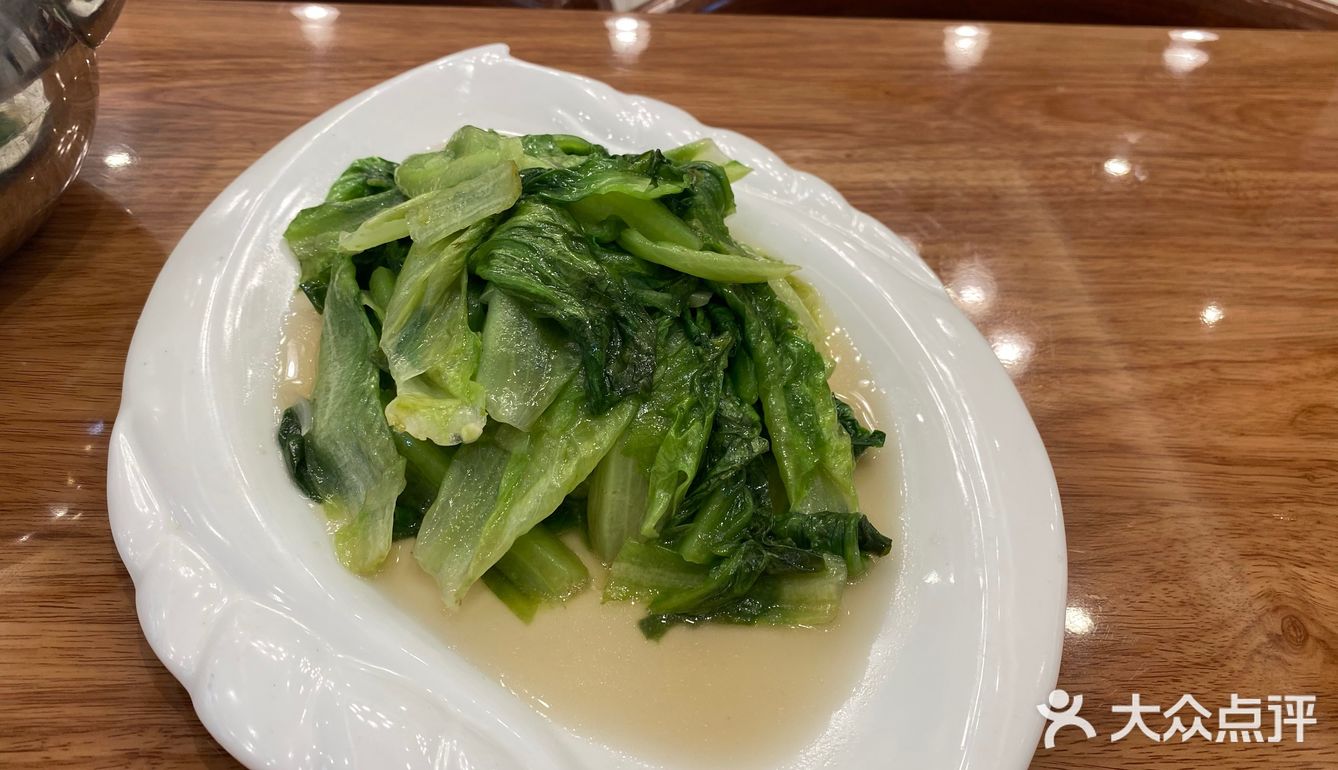 环境：就在三里桥 外面正在修路有点挡住店面了