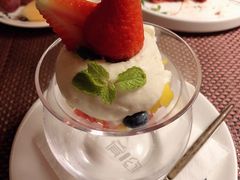 芝麻熔岩蛋糕配香草冰淇淋-肴约·花园式餐厅(湖里店)