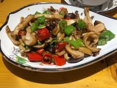 炒菌子-民食香·腊排骨野生菌美食(木府店)