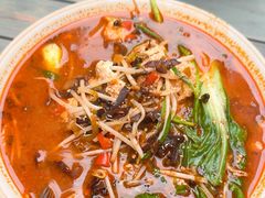 -粉八·云南米线·建水烧烤(常熟路店)