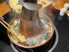 -果松木炭酸菜铜火锅·外婆参鸡汤