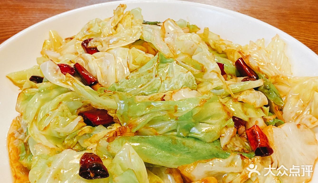 非常火的湘菜馆子，饭点都是排大队…