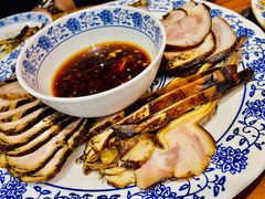 酱肉拼盘一-老天桥酱肉烧饼夹肘子(天桥店)