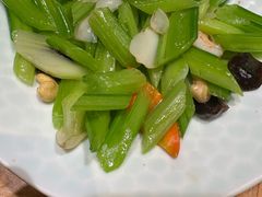 春西芹百合炒腰果-红樱桃·欢乐餐厅(太原里店)