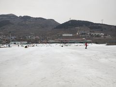 -济南卧虎山滑雪场