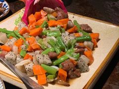 火龙果炒牛肉粒-上楼私房菜(院士路店)