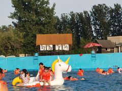 -黄河谷马拉湾海浪浴场