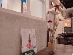 -layback cafe & bar