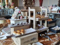 面包甜点陈列柜-万达瑞华酒店美食汇自助餐厅(楚河汉街店)