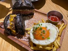 经典牛肉汉堡-HELLO 27 意面·沙拉·帕尼尼