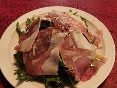 芝麻菜沙拉配风干火腿-羽深肉铺 Steak & Wine