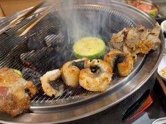 -围炉肉舍•炭烤活鳗•丹东海鲜烤肉(步行街店)