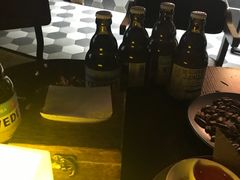 白熊-三两三民谣咖啡清吧