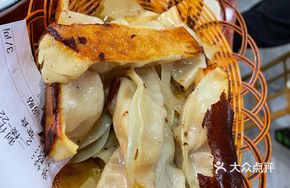 Bupleurum and Lean Pork Potstickers