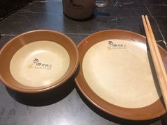 餐具摆设-巴四老城区炭火蛙锅(张江店)